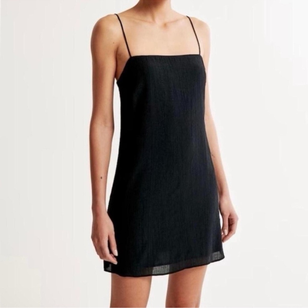 NWT Abercrombie Black
Crinkle Textured Mini Dress